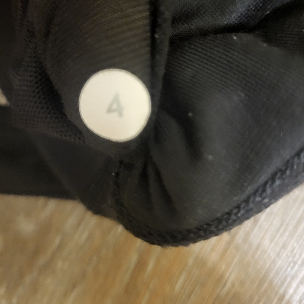 Lululemon Energy bra black size 4 - Picture 8 of 9